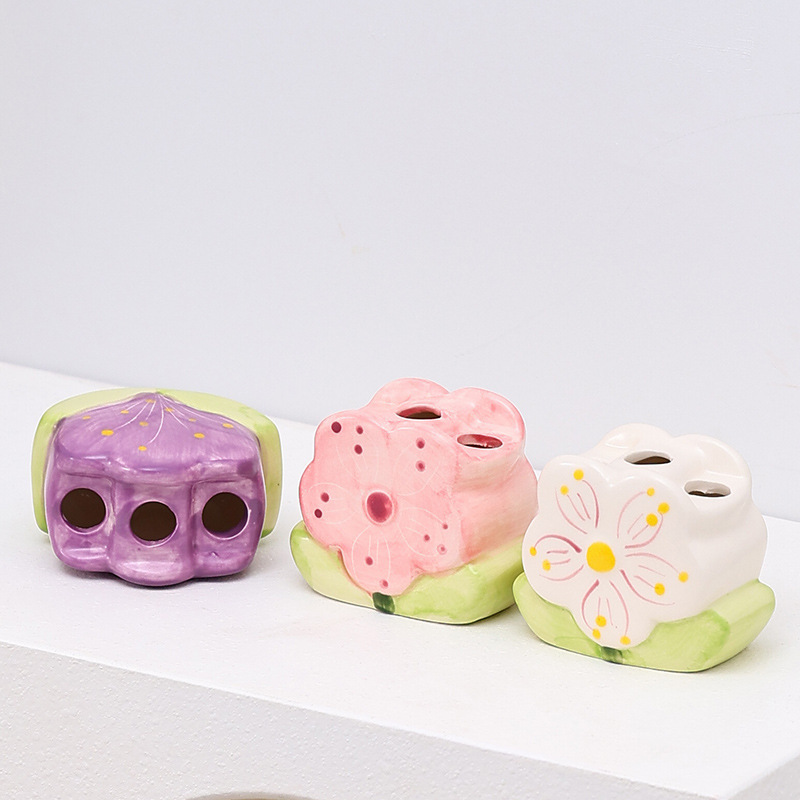 Creative, funny and cute flower pen holder, makeup brush storage box, office, student desk, simple gift for women Specification image
