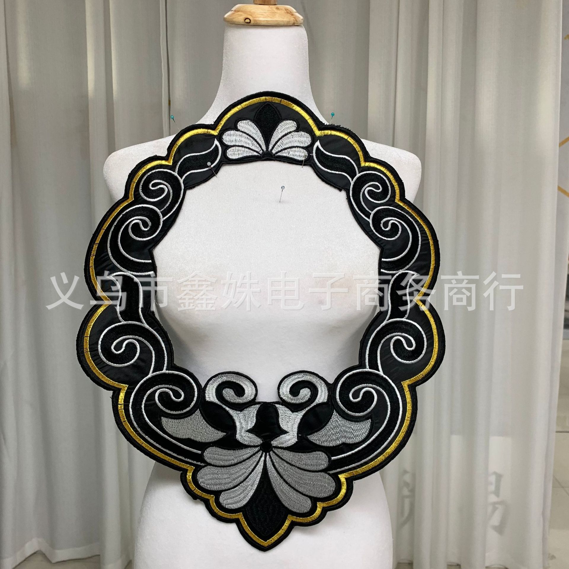 Large-sized embroidered fabric pasted on stage costumes, opera and animation accessories, and ironed with lace