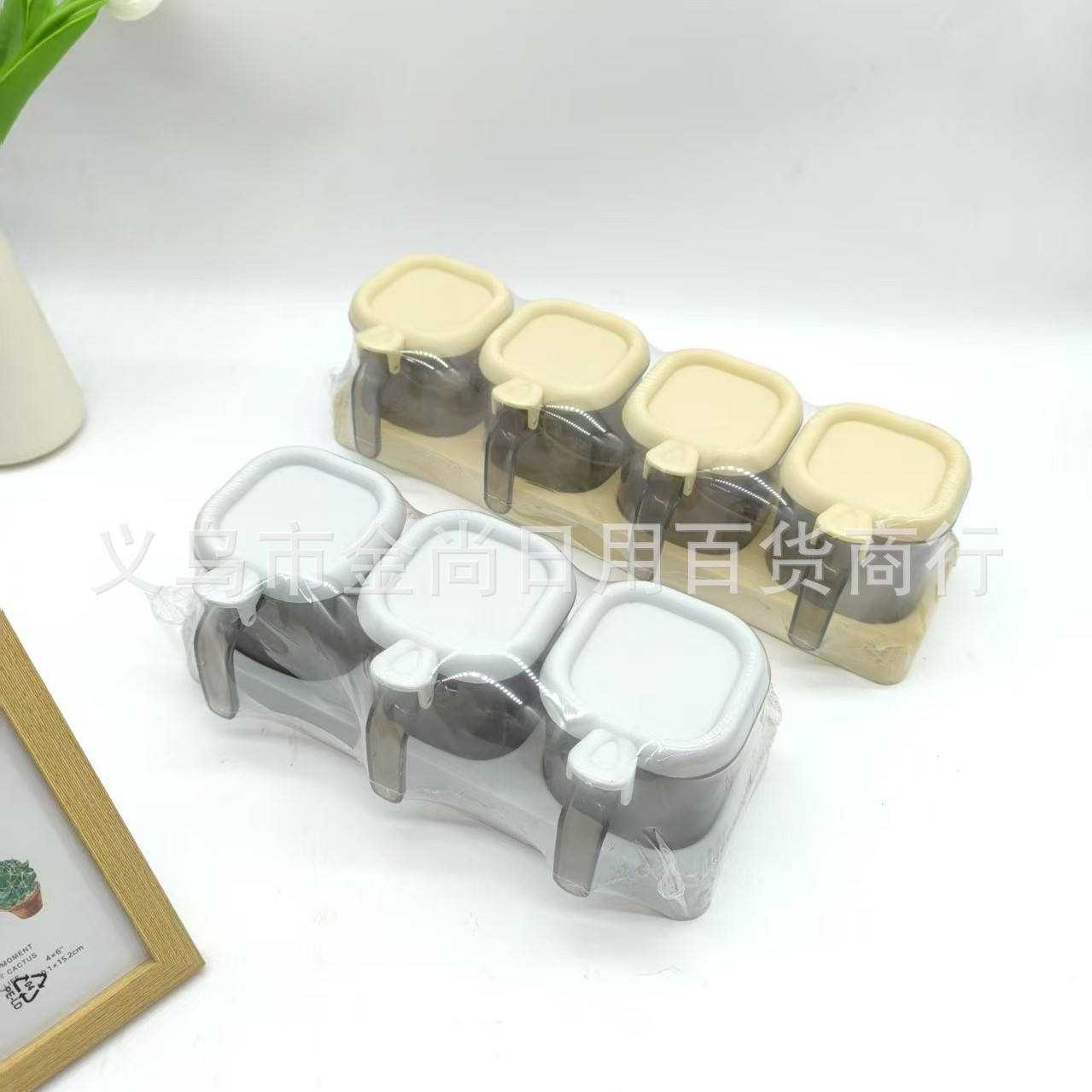 4-compartment seasoning box, condiment box, high-end household kitchen seasoning, salt and monosodium glutamate jar, moisture-proof storage box Application Scenario