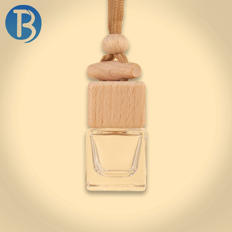 5ML car aromatherapy glass bottle hanger, diffuser wooden cap, car perfume dispenser bottle hanger, empty bottle Application Scenario