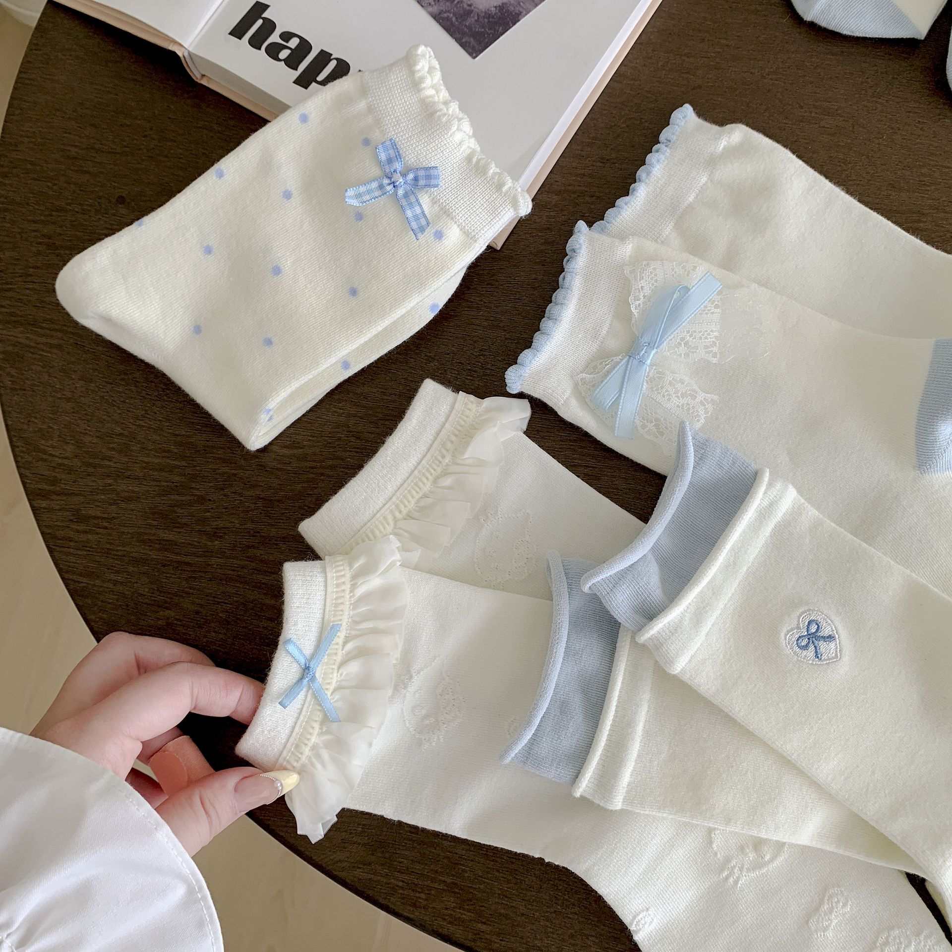 One-piece delivery service for Korean-style bow socks, MiU-style white and blue pile socks for women, new spring and autumn embroidered lace mid-calf socks pic 29