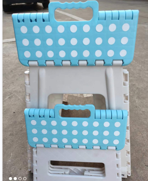 批发供应塑料/大号中号加厚/特厚折叠凳白底实物图