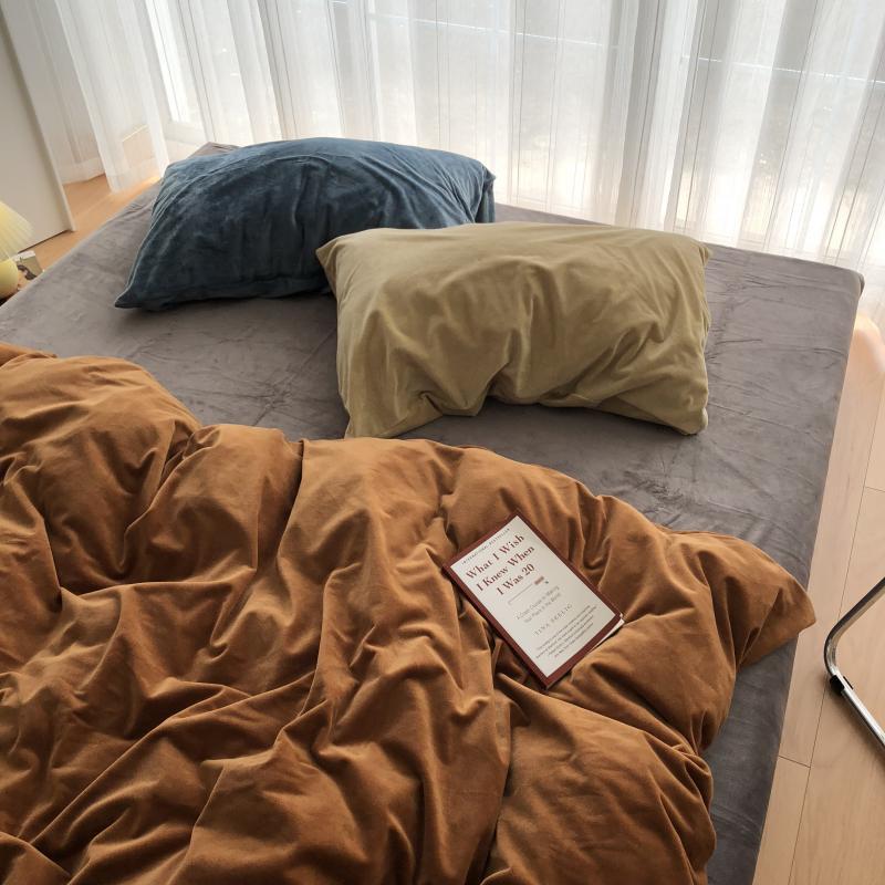 XEI3 Sea Blue Whale Sight /ins Autumn and Winter Warm Velvet Mixed Bed sheet Four-piece Set Thickened Quilt Cover Solid Color Three Item Picture