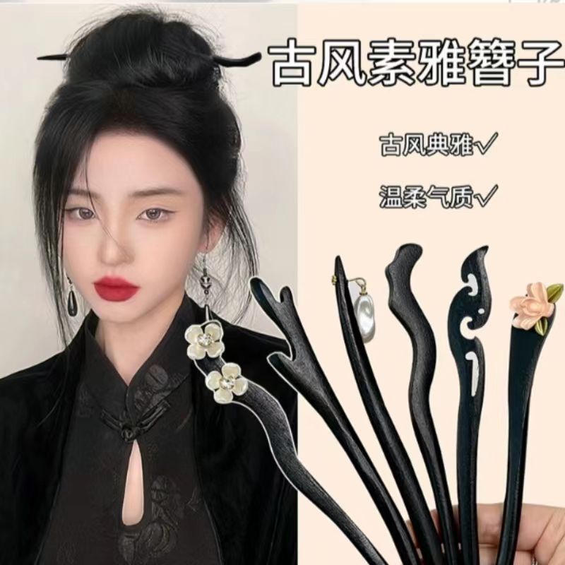 Chinese-style and trendy horse face dress accessories, hairpins, high-end feel, new Chinese-style temperament, hairpins at the back of the head, Chinese-style simple and elegant step shaking hair accessories Application Scenario