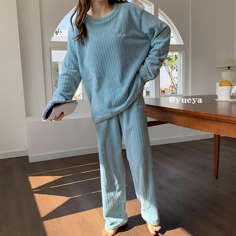 2023 New Autumn And Winter 2022 New Crescent City Warm Warm Leisure Home Wear Pajamas Net Red Coral Velvet Thickened Warm Set Application Scenario