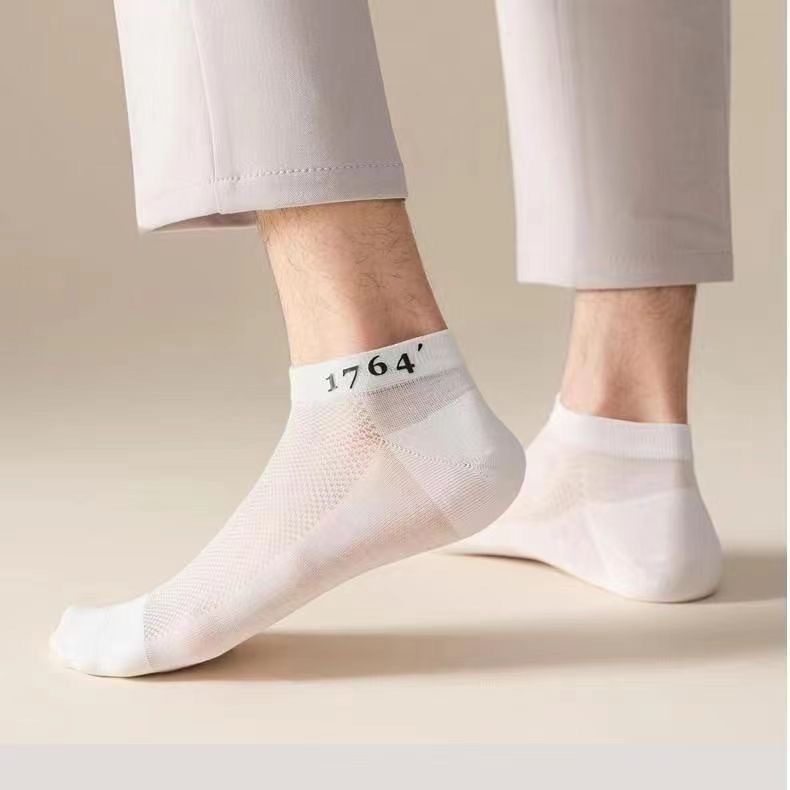 Men's summer solid-color mesh socks, sweat-absorbing and breathable thin cotton socks, men's ice silk short socks, low-top boat socks Application Scenario