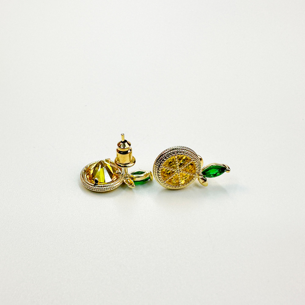 The small lemon-shaped micro-inlaid zircon earrings are a niche design with a simple and elegant style. They are sweet and fresh with zircon inlay Application Scenario