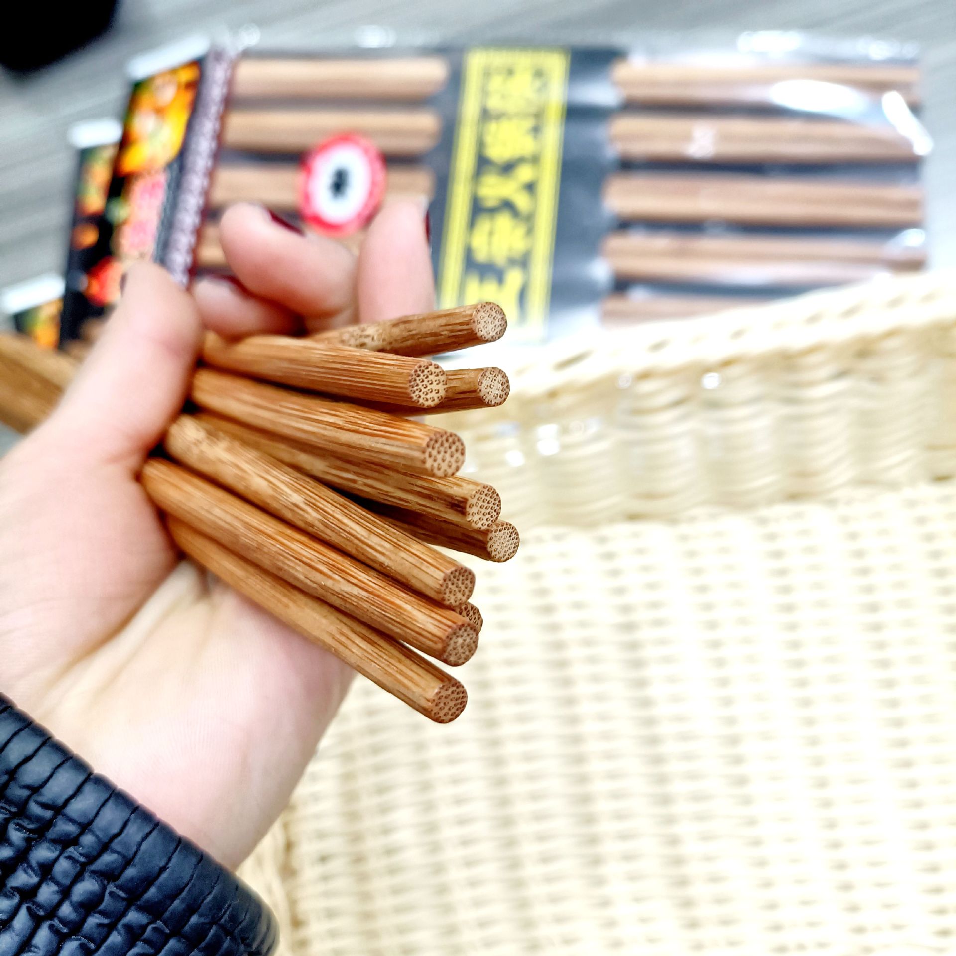 【 Zone 2-9 】【 Oiled 】5 pairs of hot pot chopsticks 400 yuan per box 5 pairs of bamboo chopsticks hot pot chopsticks Unpainted bamboo chopsticks 1 yuan Chopsticks Gift Gift Gift Product Street stall supply Specification image