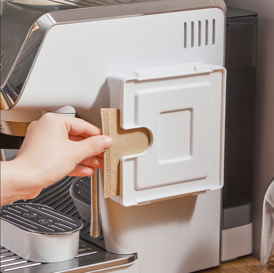 Japanese magnetic hand coffee filter storage box Coffee machine filter holder Coffee shop fan type filter storage box Application Scenario
