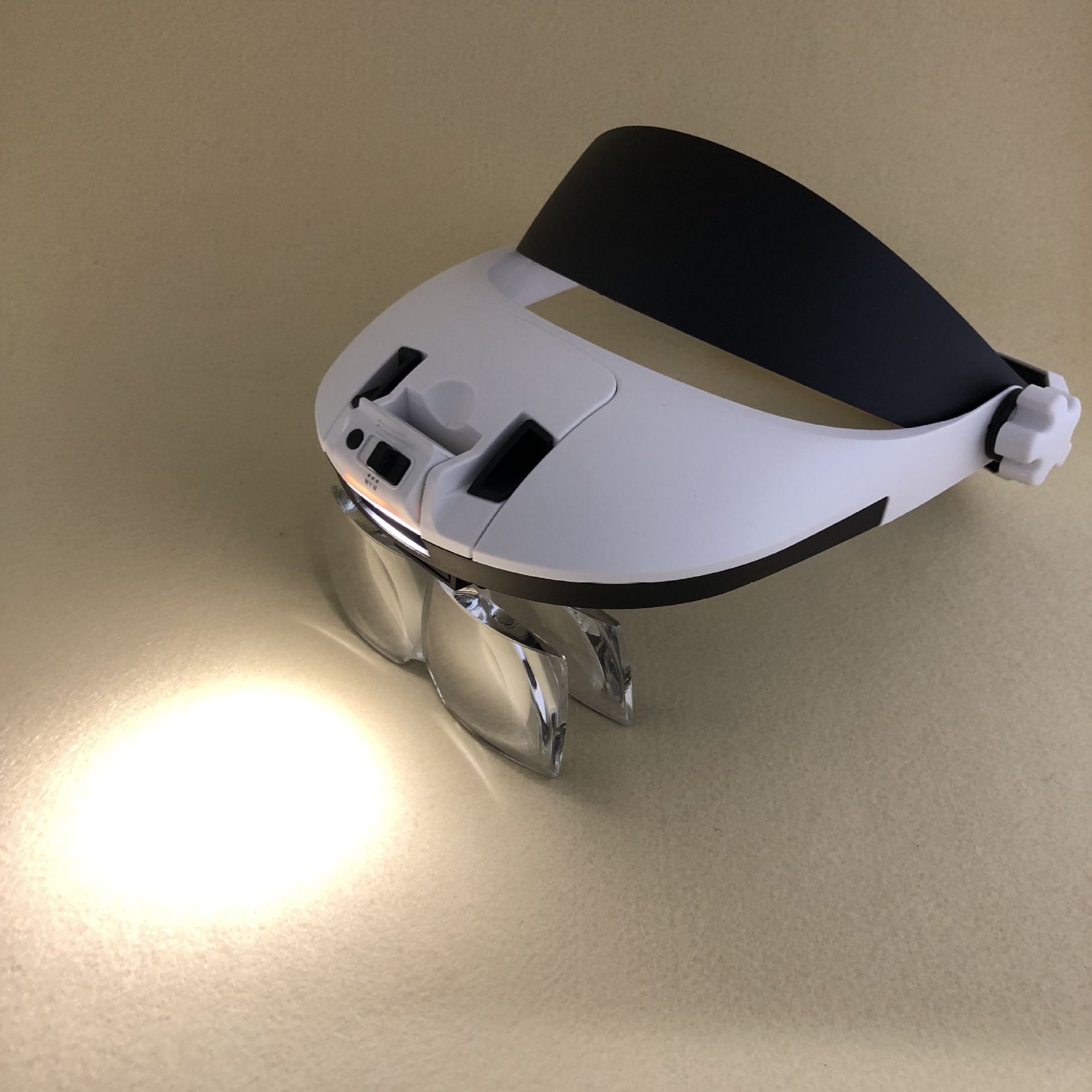 The new 81000NC rechargeable head-mounted helmet magnifying glass with 8 leds is a gift for the elderly, a reading magnifying glass Specification image