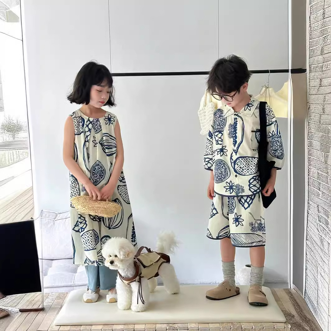 Children's Set 2024 Summer Boys' and Girls' Korean-style irregular pattern dress, children's casual short sleeve and shorts two-piece set details Picture