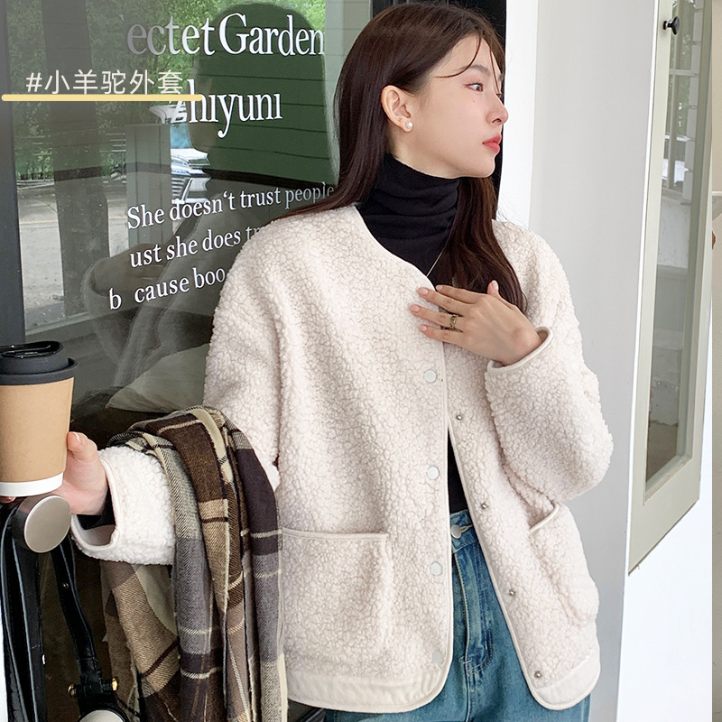 This autumn and winter lambskin chanel-style coat is a new light luxury and ladylike style short woolen cardigan for petite women