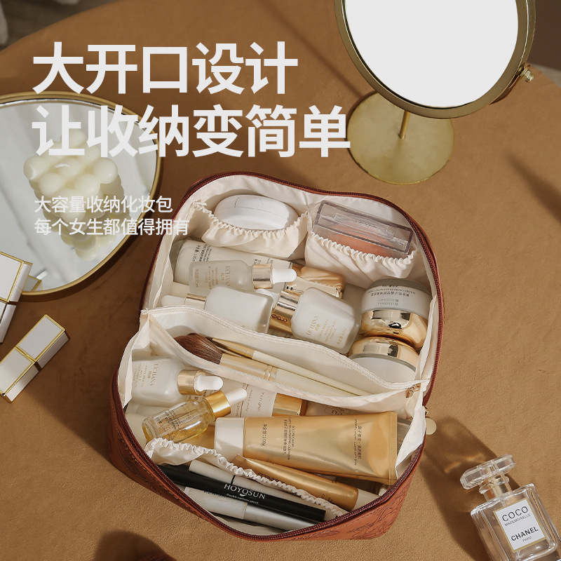 New retro pillow makeup bag, pu waterproof storage bag, large-capacity toiletries, skin care and makeup bag wholesale, high appearance level details Picture