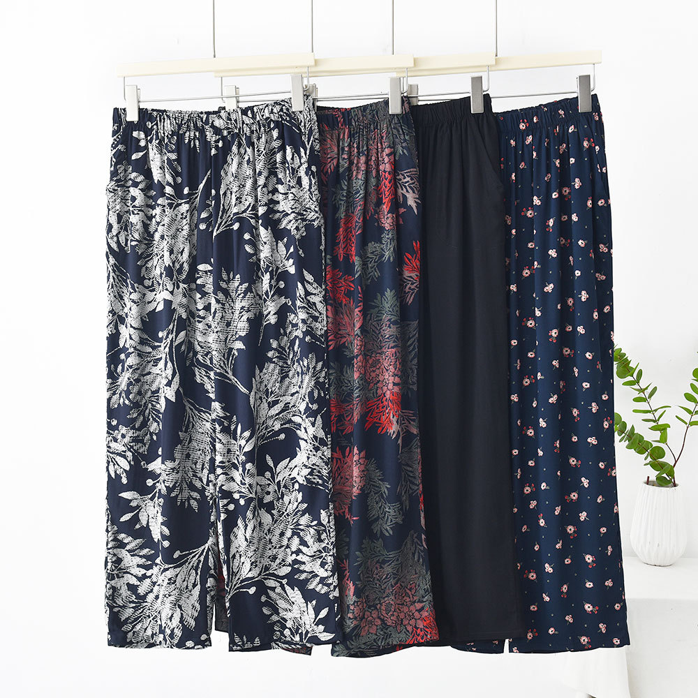 For middle-aged and elderly people, there are loose and casual large-sized cotton silk trousers. For old ladies, they can be worn outside. For mothers, there are thin artificial cotton silk trousers in summer