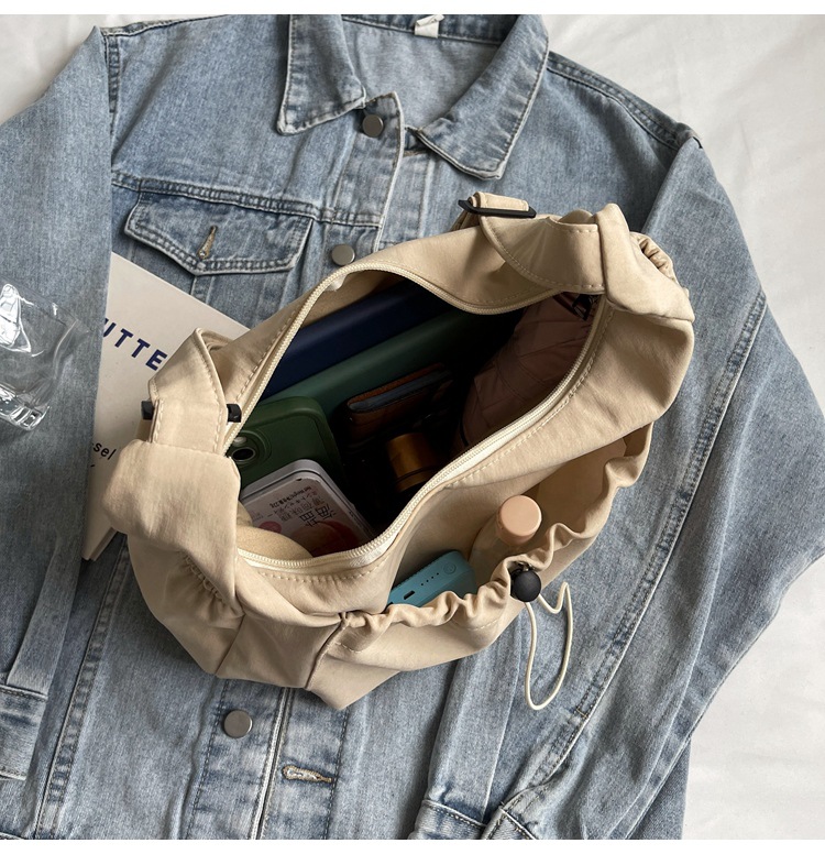 韩版时尚尼龙斜挎包2024新款休闲百搭褶皱单肩包大容量纯色帆布包详情25
