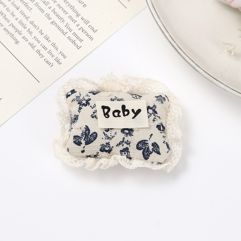 Children's fabric pendants with lace edges and cotton padding, diy handcrafted children's clothing, hair clips, bags, shoes, socks and accessories Application Scenario