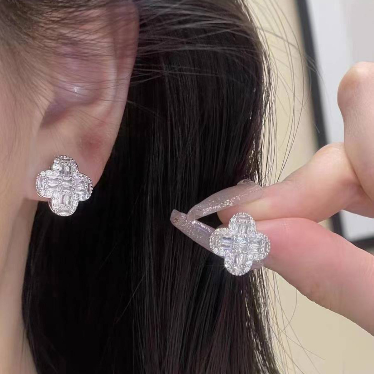 Simple Full Diamond Zircon Four-Leaf Clover Earrings Female Niche Network Red Temperament 2023 New S925 Silver Needle Earrings details Picture
