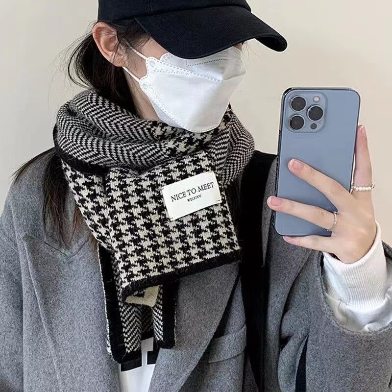 The winter Korean-style atmosphere of the scarf is warm and cute on both sides. The student-style knitted thousand-bird fabric stands out and pairs well with a scarf pic 3
