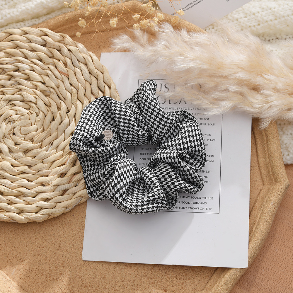 The 2023 new ins style simple hair band, retro check large intestine hair band, and thousand bird check striped large intestine hair band Specification image
