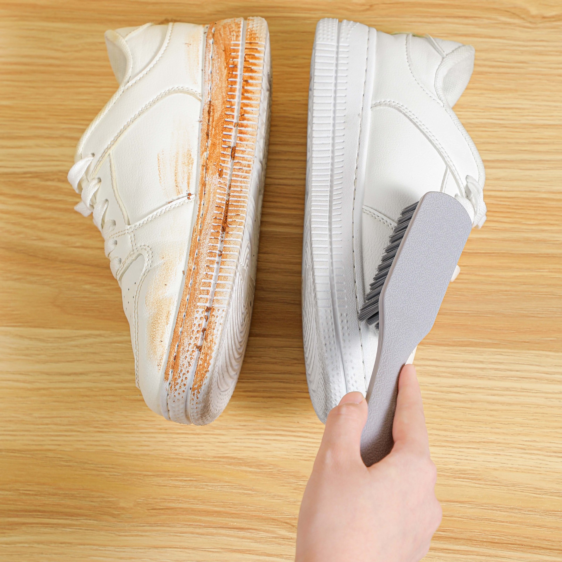 A long-handled, stretchable shoe brush with plastic soft bristles for household use that won't damage shoes. It's a shoe cleaning tool and a laundry brush Application Scenario