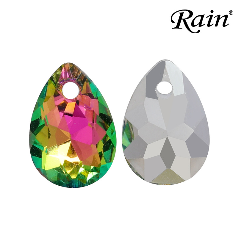 The manufacturer is selling simple and elegant teardrop-shaped crystal multi-color glass pendants for diy jewelry accessories wholesale Application Scenario