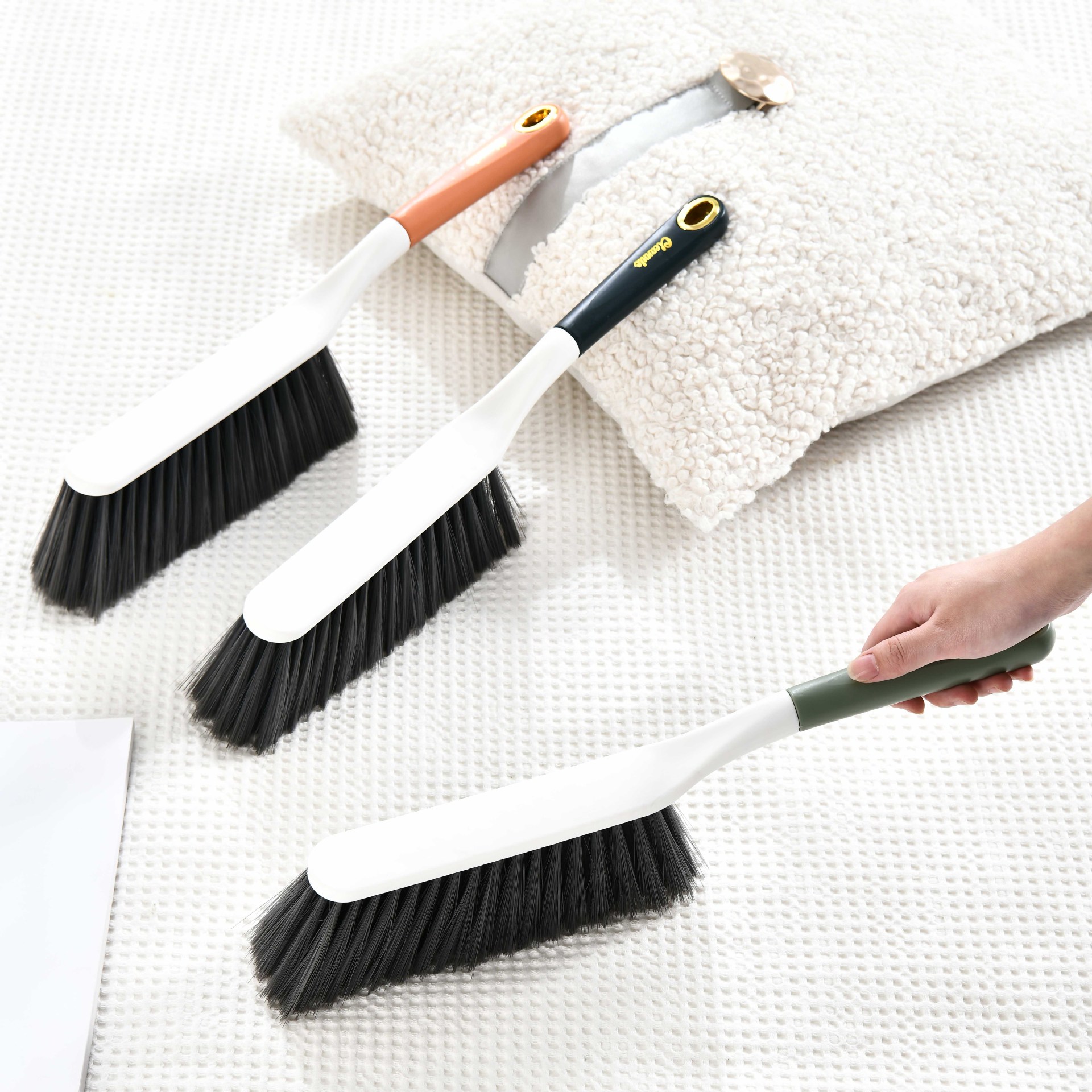 New factory direct sales of bed brushes, dust removal brushes, super soft long-handled brushes, sofa, bed sheet and carpet cleaning brushes wholesale details Picture