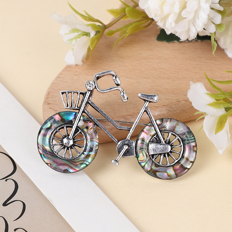 Venta directa de fábrica retro alloy inlay imitación shell bicicleta broche ropa bolsa accesorios broche al por mayor details Picture