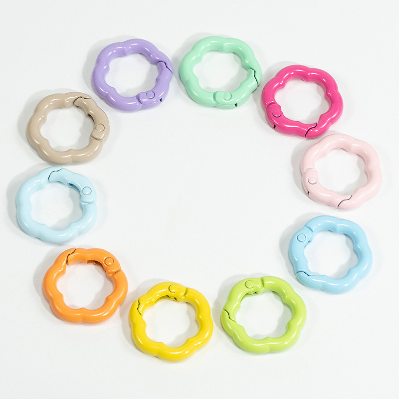 方形彩色弹簧扣爱心开口圈花形弹簧圈钥匙扣DIY配件合金连接环白底实物图