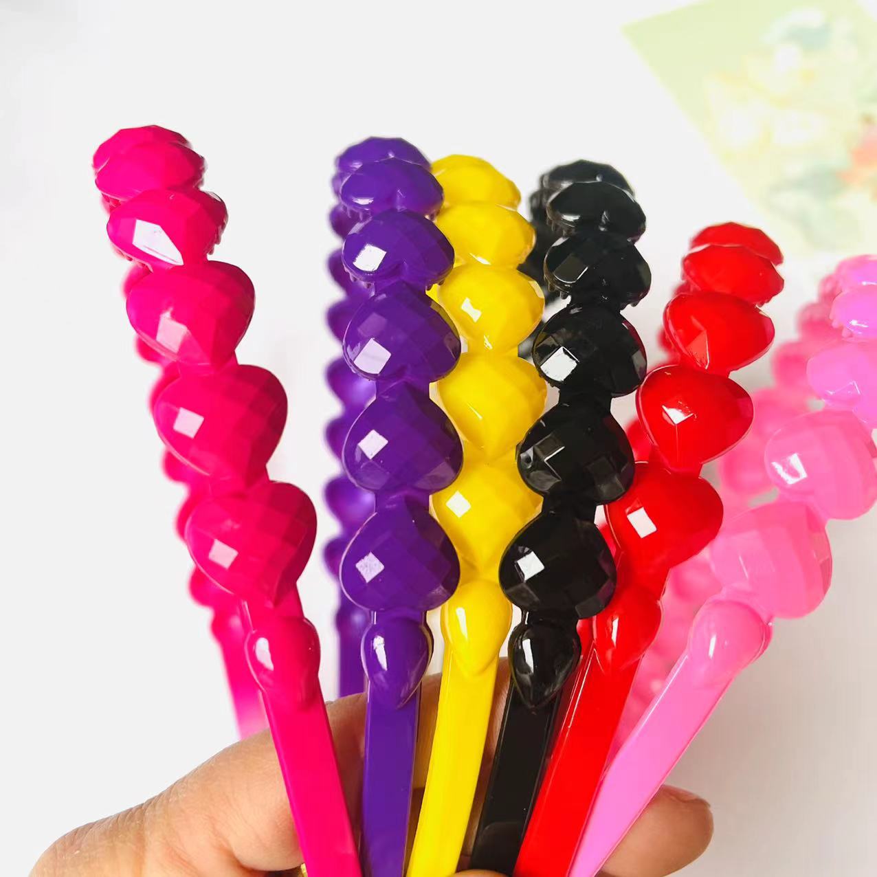 【 Zone 1-11 】15 heart-shaped hair bands 12/ pack 2400/ box Candy-colored wavy hair bands Sweet and elegant thin headbands for going out hair clips Girlish heart hair accessories Japanese and Korean headwear Item Picture
