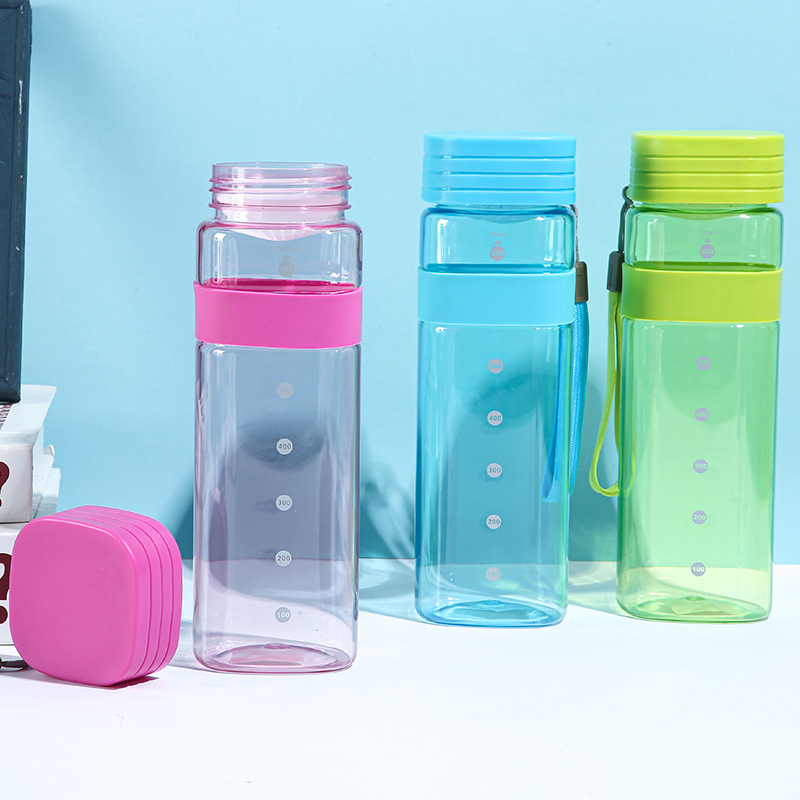 Simple square water cup, plastic space cup, convenient handle, transparent water cup with scale, drinking cup, outdoor sports details Picture