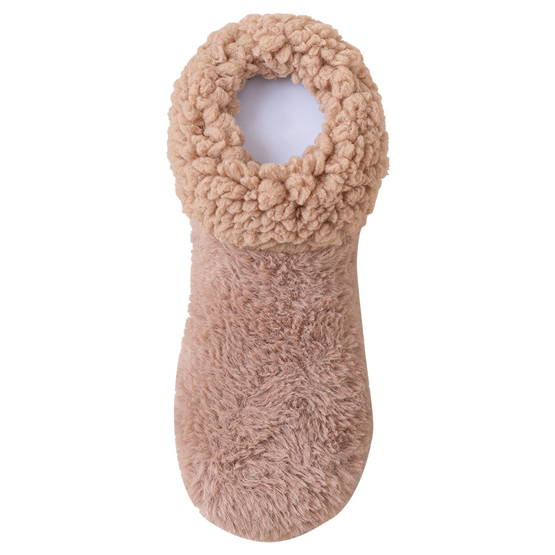 أما الجوارب، فهي عبارة عن جوارب دافئة Item Picture
