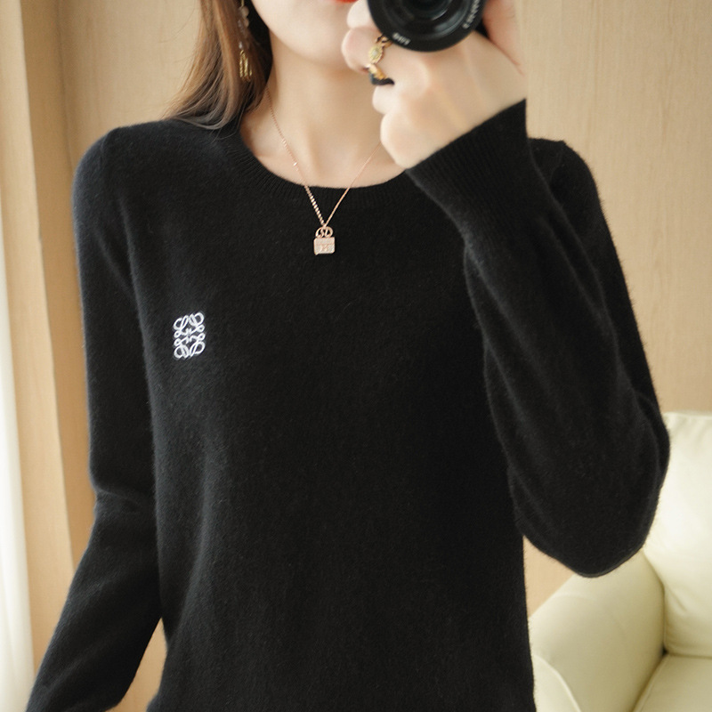2022 Autumn and winter new style women's knitted sweater, casual round-neck sweater, women's embroidered long-sleeved base layer, one-piece consignment Specification image