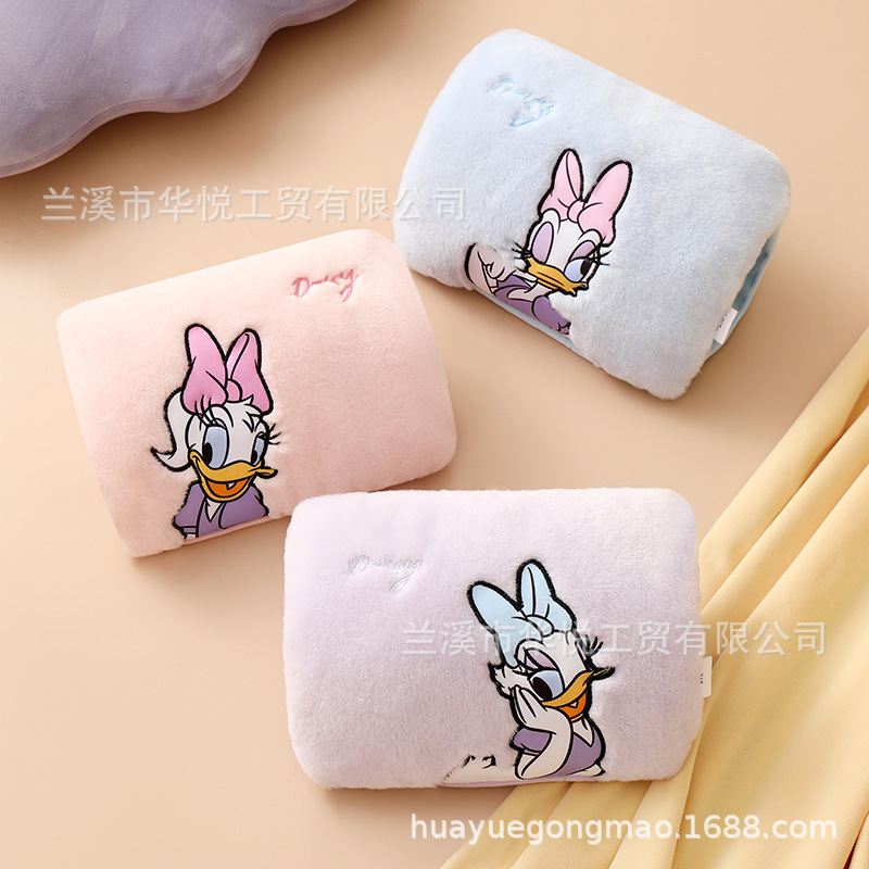 Sanrio Charging Hot Water Bag Cute Plush Cartoon Warm Water Bag Explosion-Proof Temperature Control Can Be Dismantled Washing Warm Hand Treasure Wholesale Application Scenario