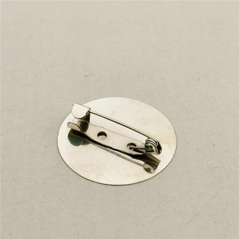 Round flat brooch with pin, holeless brooch, brooch flower, DIY badge headwear accessories, metal accessories Application Scenario