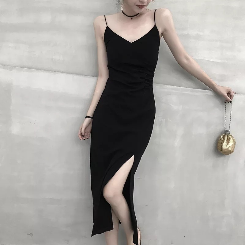 A new black halter slit dress for women in summer, with a French design style. Pair it with a small black skirt as a base layer details Picture