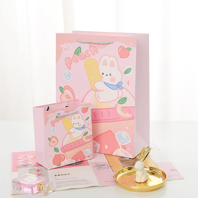 New White Card Thick Gift Bag Cartoon Animal Tote Bag Children's Day Gift Wrapping Paper Bag Application Scenario
