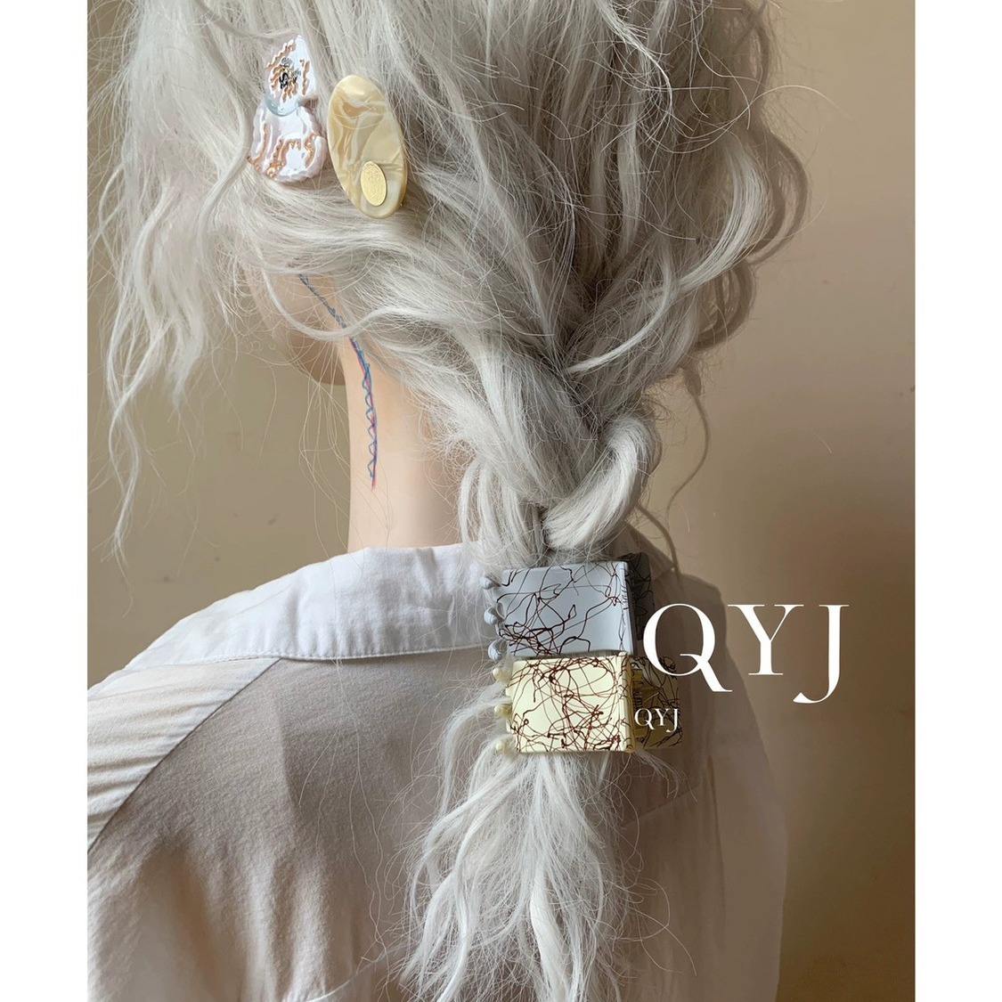 The 2023 new 6-tooth matte spinneret with a high spinneret ratio can catch old customers. Close your eyes and put it into the gripper to grab the hair and the back of the head Application Scenario