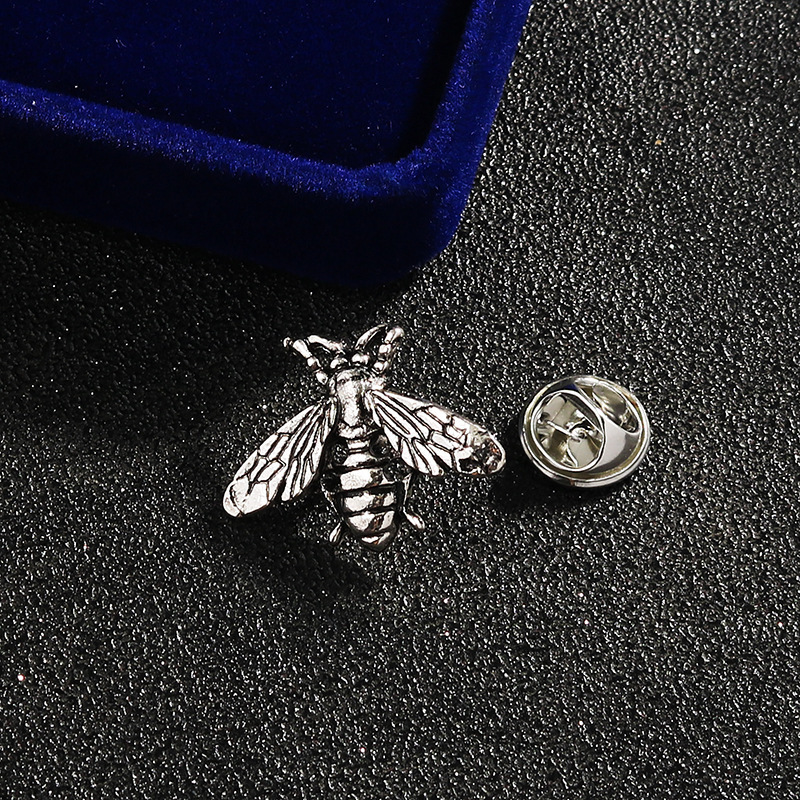 Men's Brooch Vintage Honeybee Alloy Brooch Collar Pin dual Purpose Shirt Suit Accessories Women's Vintage Silver Application Scenario