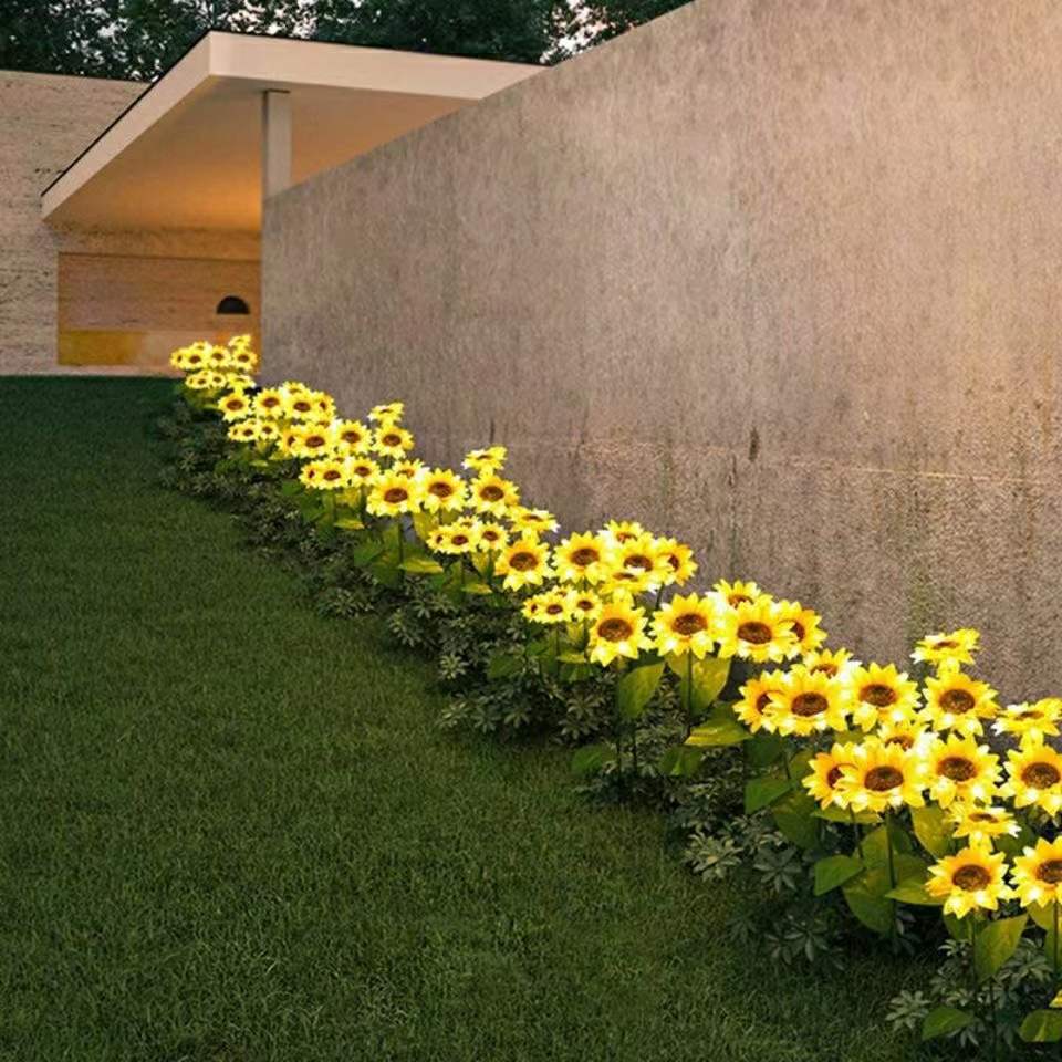 Solar-powered sunflower LED charging lawn light, outdoor courtyard decoration, outdoor simulation sunflower light, ground insertion light Application Scenario