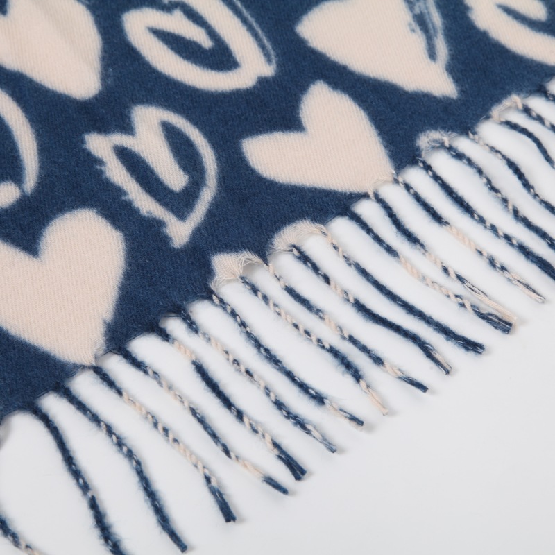 Heart-shaped cashmere feel scarf for women in winter, a high-end faux cashmere autumn and winter Korean-style versatile scarf shawl for women wholesale Item Picture