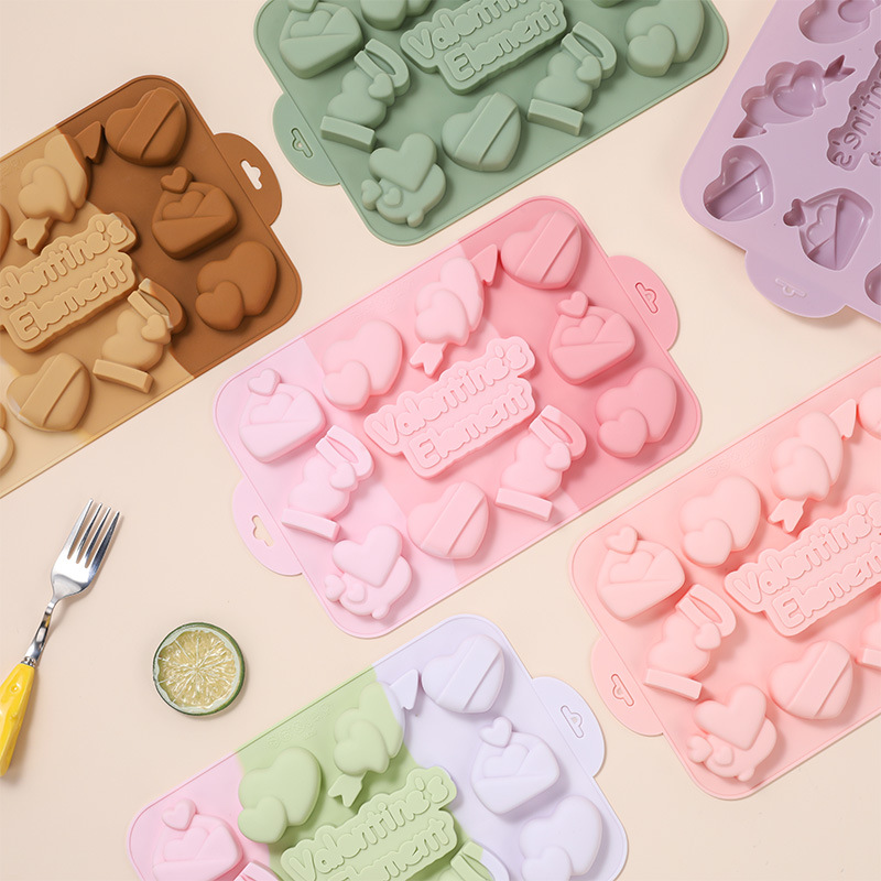 The new Heart series multi-link food-grade chocolate mousse silicone mold is an easy-to-demold baking cake mold