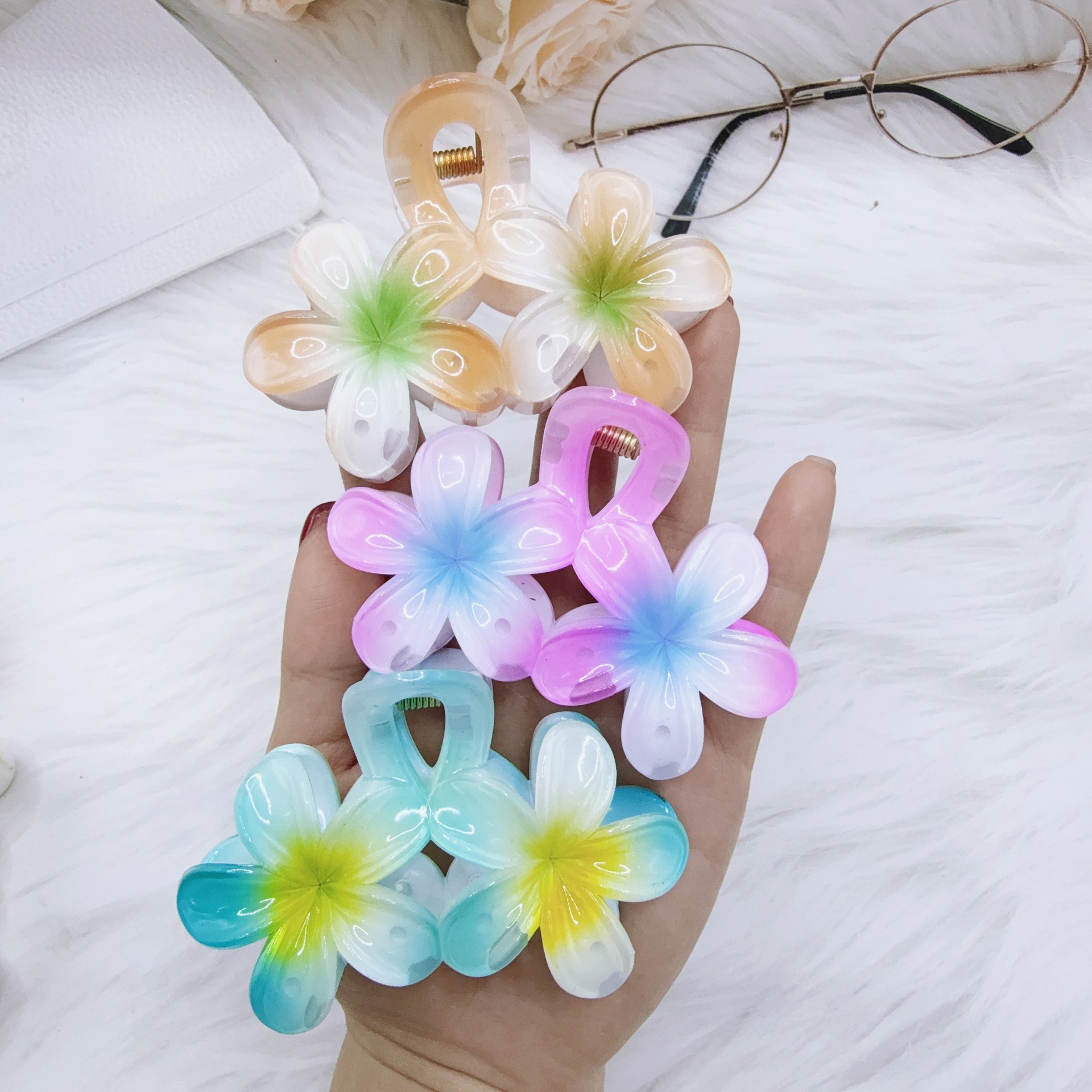 Fryer flower hair clip 2025 new style hair clip, flower hair accessory at the back of the head, shark clip, high-end hairpin headwear details Picture