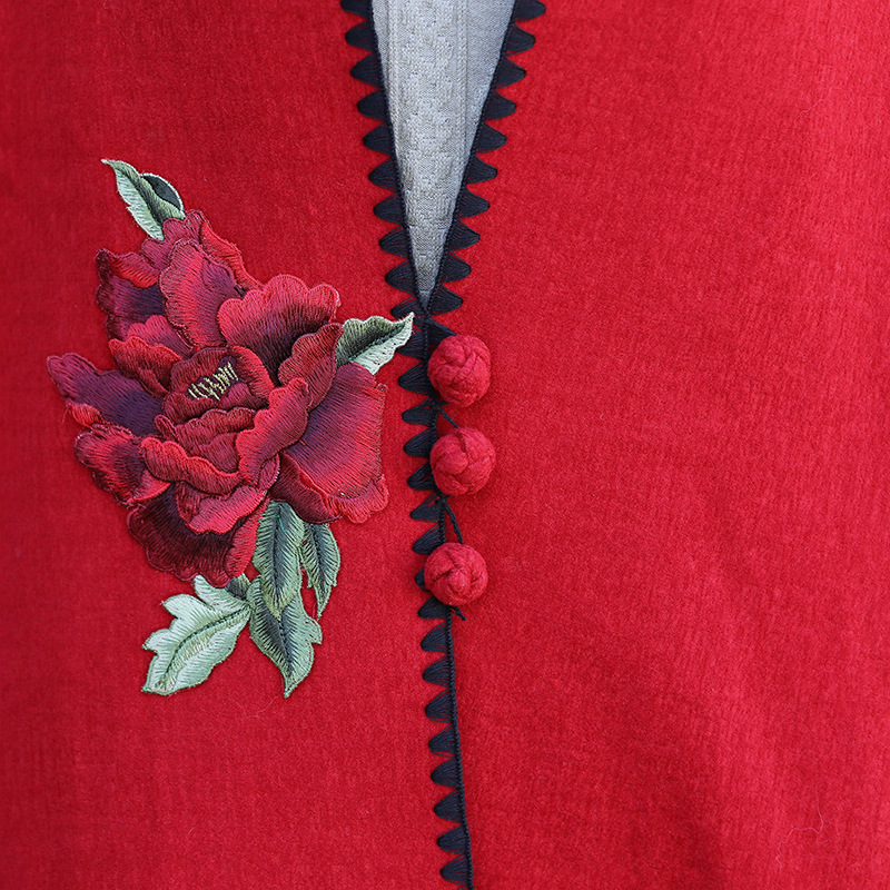 Winter 2021 warm woolen coat with ethnic style, retro embroidery, large size, long and fitted woolen coat for women Application Scenario