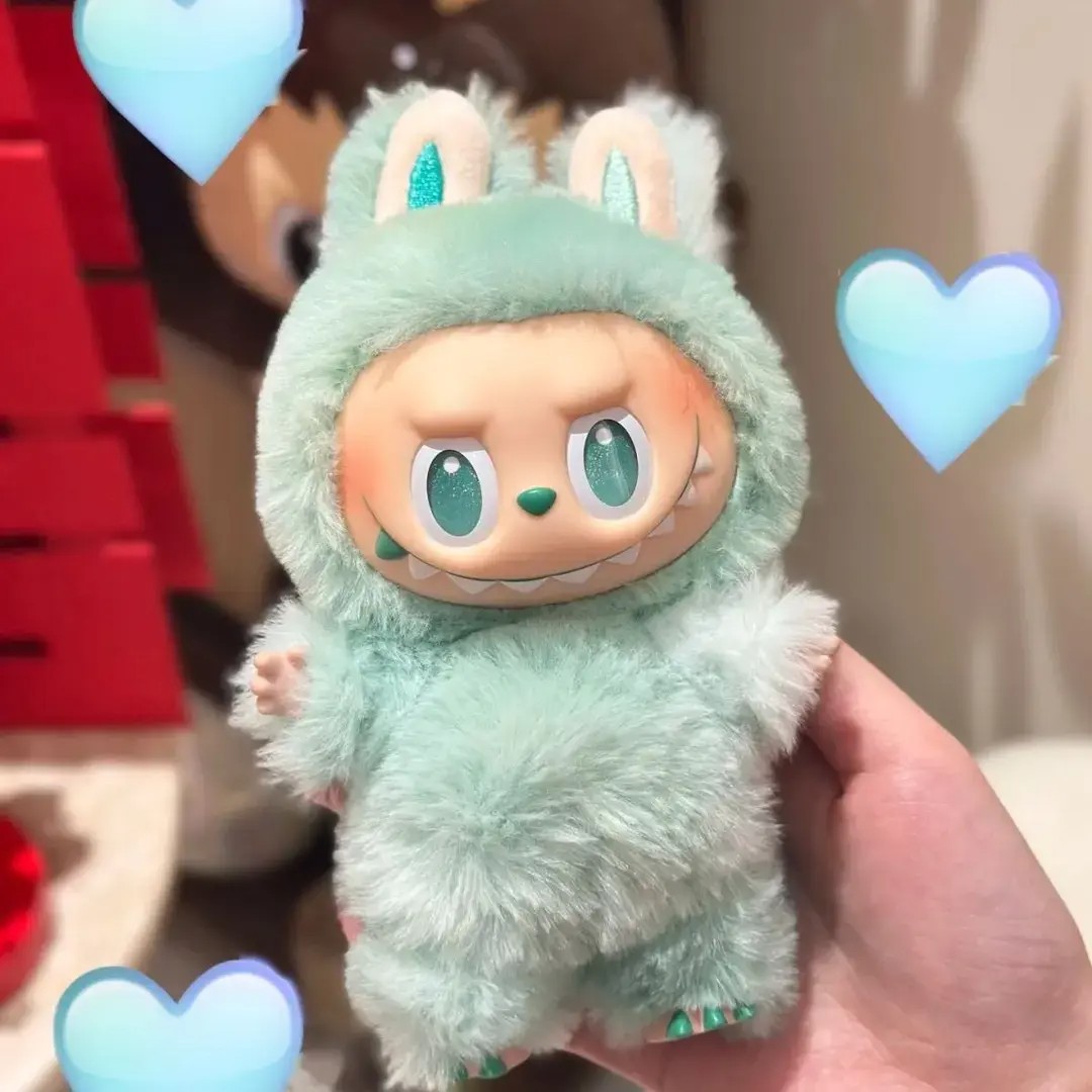 In front of the trendy toy LABUBU, there is a high-energy labubu 3rd generation macaron 3rd generation rubberized plush Labubu plush doll Application Scenario