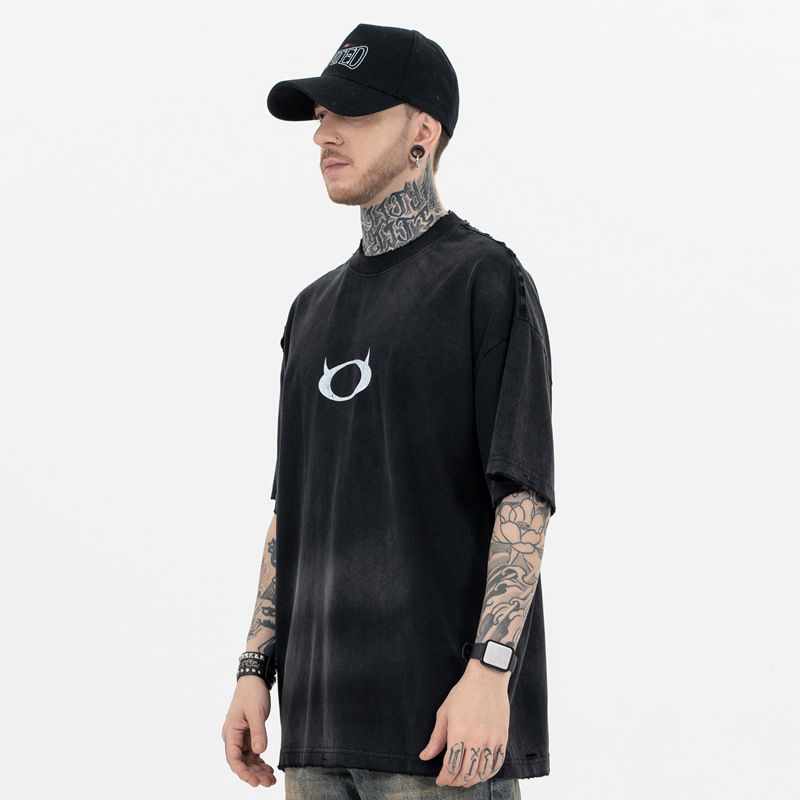 SUP Men's Wear - A new Spring/Summer 2024 collection: A trendy brand's signature washed gradient dyed simple devil logo short-sleeved T-shirt details Picture