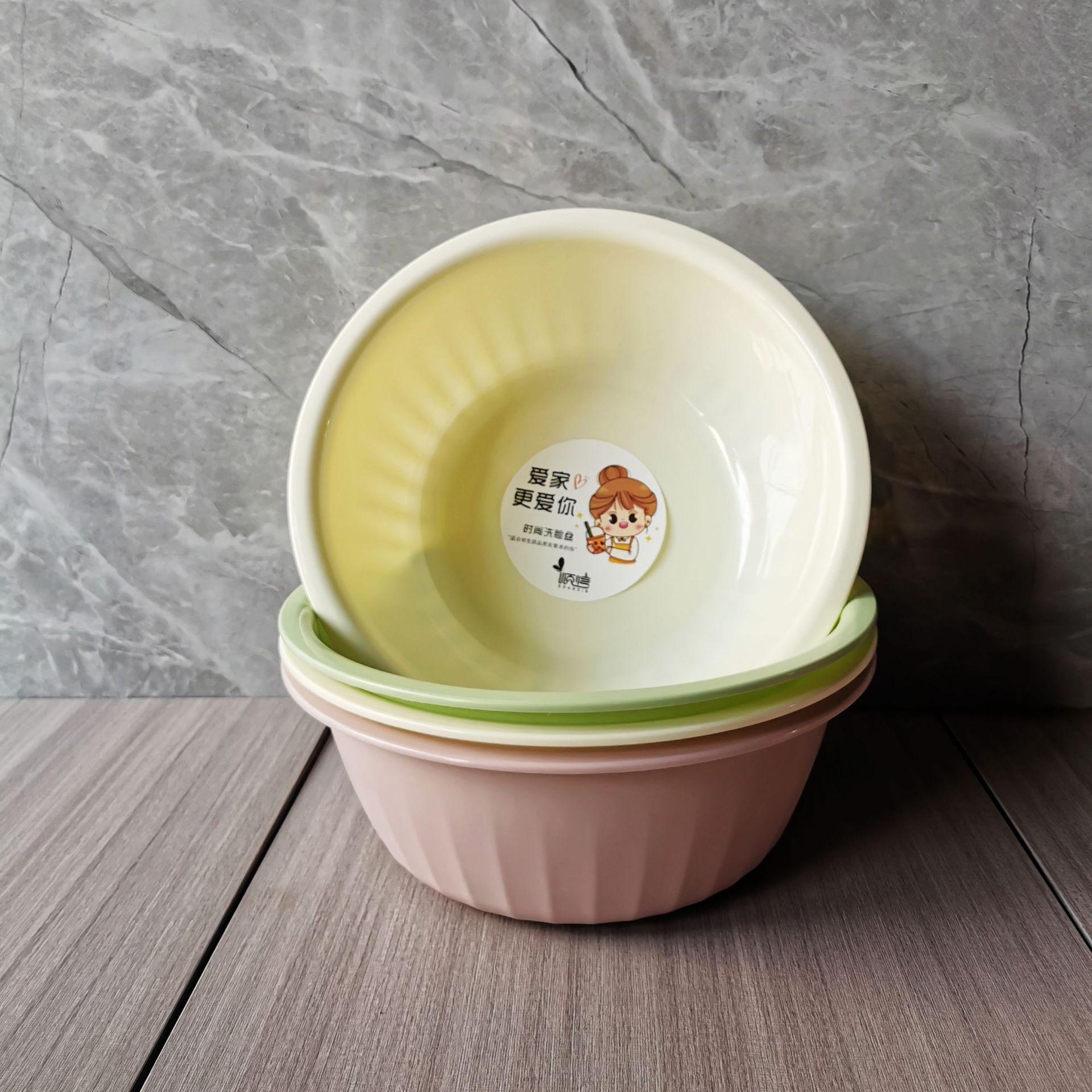 Plastic washbasins, plastic laundry basins, washbasins, baby foot washbasins, kitchen vegetable washbasins, student plastic basins Application Scenario