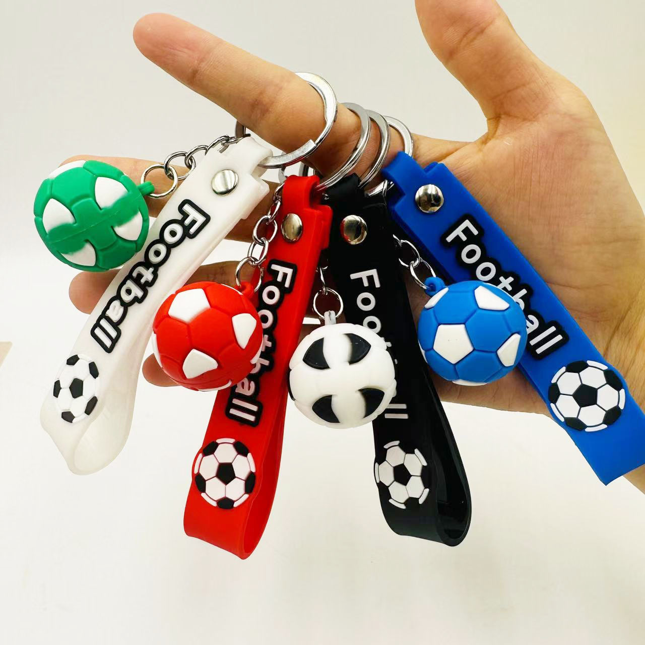 Creative football keychain, three-dimensional trendy cartoon pendant, small gift, personalized bag pendant, key chain pendant, football leather rope keychain pendant