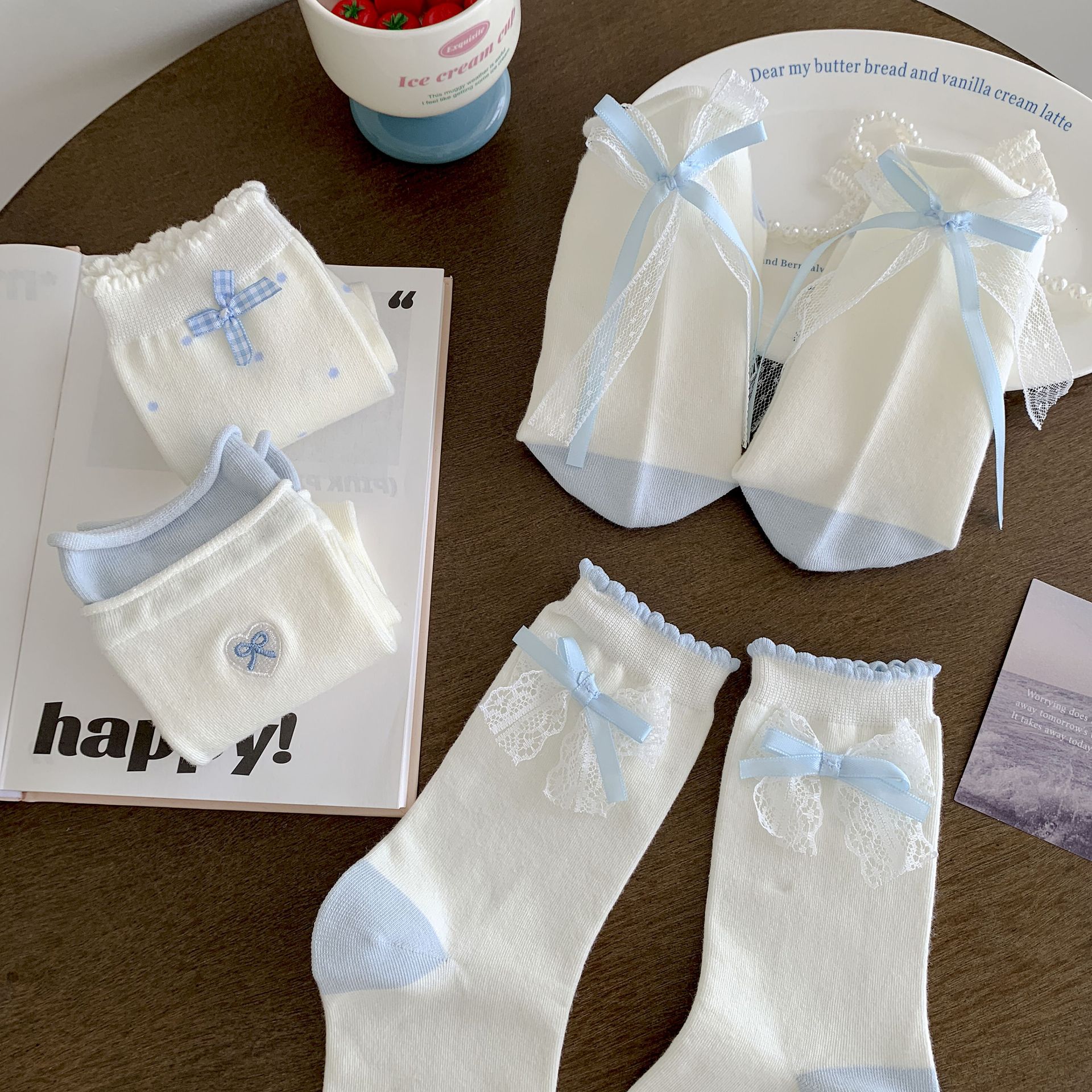 One-piece delivery service for Korean-style bow socks, MiU-style white and blue pile socks for women, new spring and autumn embroidered lace mid-calf socks pic 31