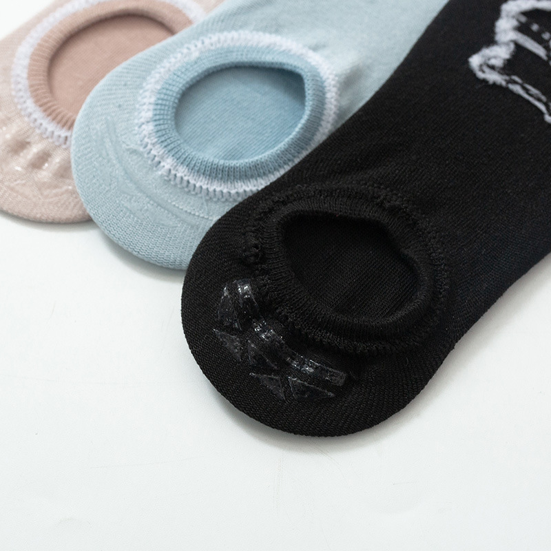 One-piece consignment of socks from the street stall, bear boat socks for women, summer thin invisible socks, solid color, versatile, anti-slip and won't fall off, and summer thin shallow mouth short socks details Picture