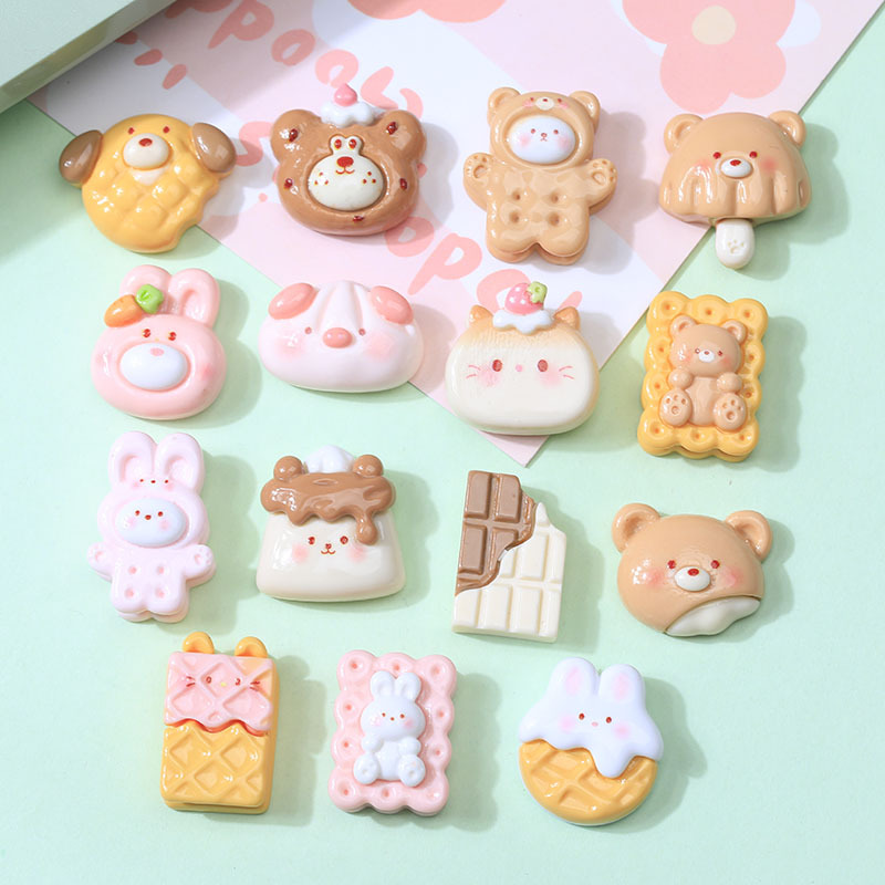 Simulated food toys: bread slices, waffles, cream glue, DIY stationery boxes, hair clips, hair ties, fridge magnets, decorations Application Scenario